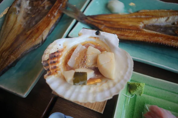 조가비 가리비나 달구는 일본식 음식이다 — 스톡 사진