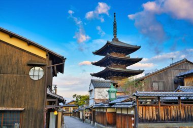 Yasaka Pagoda ve Sannen Zaka Caddesi Sabah, Kyoto Japonya