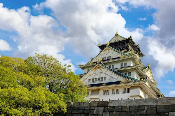 Замок Осака Видом Вверх Каменной Стеной Три Летом Небо Ясное — стоковое фото