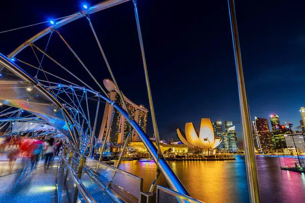 Singapur Dic 2015 Los Turistas Puente Helix Paisaje Urbano Singapur — Foto de Stock