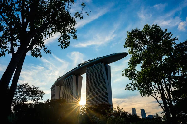 Singapur Dic 2015 Silueta Del Edificio Marina Bay Sands Los — Foto de Stock