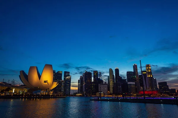 Paisaje Urbano Singapur Atardecer Ciudad Por Noche Los Edificios Modernos — Foto de Stock