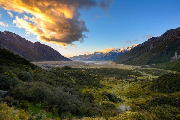Panorama Widoki Górski Spacer Aby Zobaczyć Jezioro Tasman Pięknymi Widokami — Zdjęcie stockowe