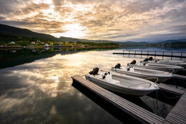 Sabah tekne balık tutmak ve Norveç 'te Sorreisa' ya seyahat etmek için kiralanır..