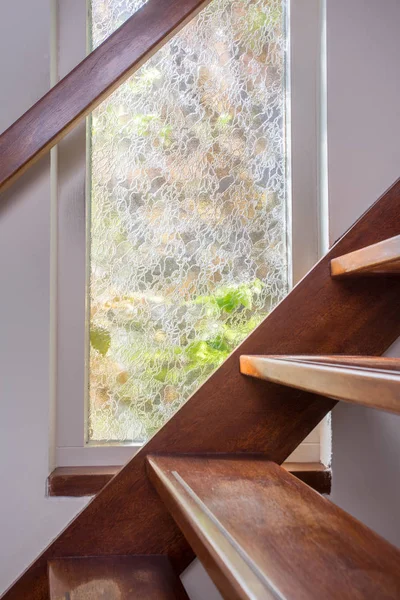 Modern brown staircase with wooden floor and glass barrier — Stock Photo, Image