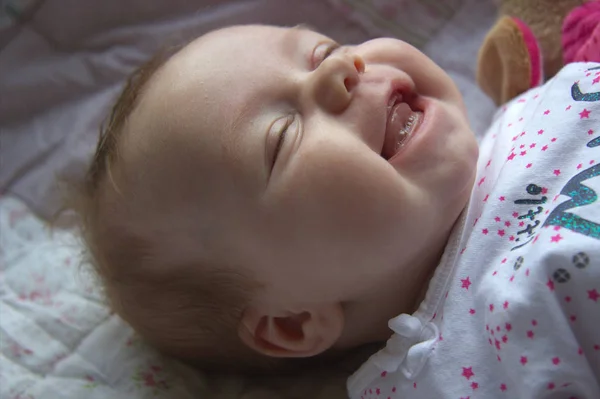 Bonito Expressivo Adorável Feliz Bonito Rindo Sorrindo Bebê Recém Nascido — Fotografia de Stock