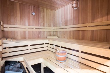 Klasik Ahşap sauna iç kova ve Ahşap banklar ile