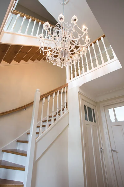Beautiful staircase in victorian style with crystal chandelier and decorative railing — Stock Photo, Image