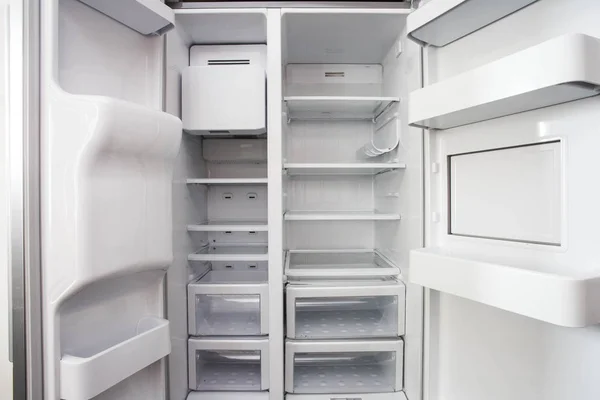 White open empty refrigerator. Weight loss diet concept. — Stock Photo, Image