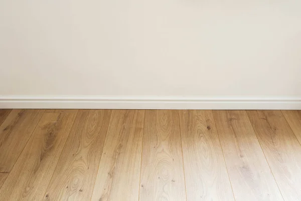 Cameră goală cu perete alb și podea din PVC — Fotografie, imagine de stoc