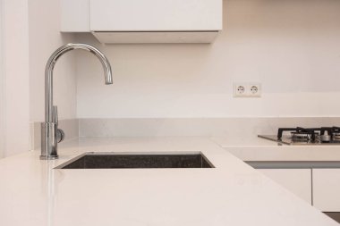 Lavabo lüks modern mutfak, modern mutfak ünitesi krom su ile dokunun modern beyaz temizlik konsepti