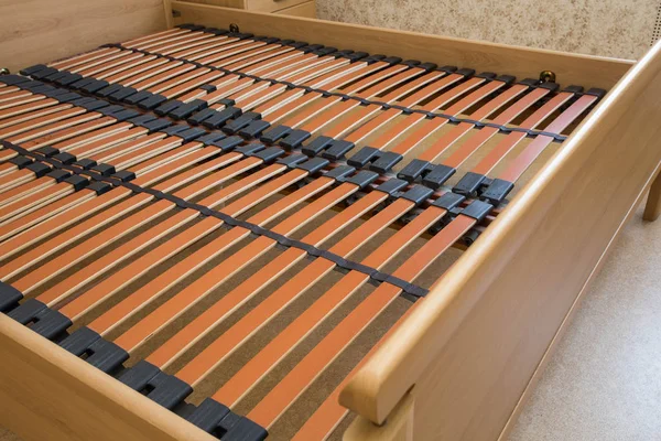 Elementos de madera cama doble base de listones, marco de la cama — Foto de Stock