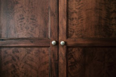 Bir ahşap kapı kahverengi kapalı tasarım arka plan doku vintage iç yakın çekim