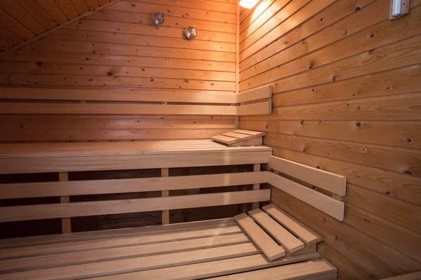 サウナ木製バススチームルーム熱い健康的な生活、空のインテリア — ストック写真