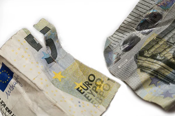 Zerrissenes Geld, zerbrochener Fünf-Euro-Schein — Stockfoto