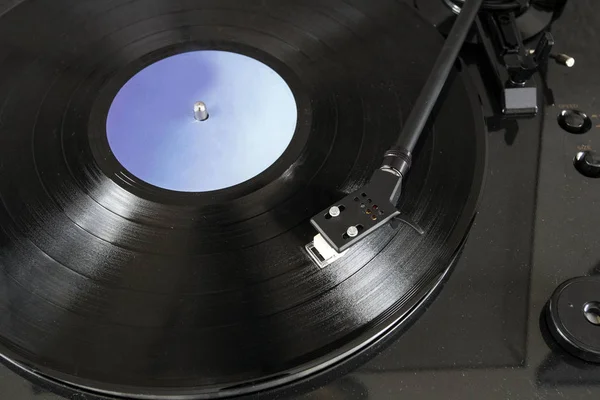 Black vinyl record lp 's close-up, lp tocadiscos girando. diseño retro —  Fotos de Stock