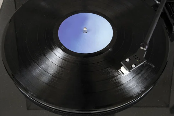 Black vinyl record lp 's close-up, lp tocadiscos girando. diseño retro —  Fotos de Stock