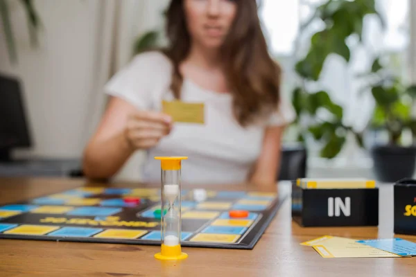 Juego de mesa de 30 segundos, juego de fiesta muy rápido, jugar en equipo actividad familiar o de amigos —  Fotos de Stock