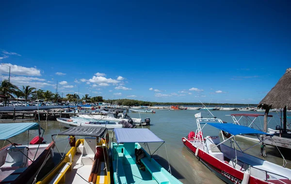 Мексика 20 марта 2017 бухта с рыбацкими лодками, гавань — стоковое фото