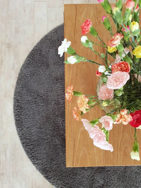 Flowers on wooden table, top view colorful bright interior — Stock Photo, Image
