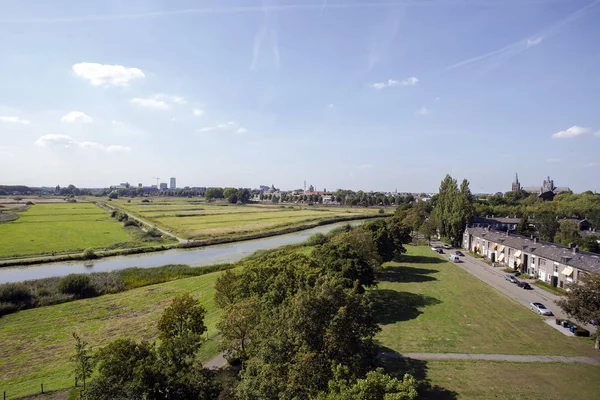 Pemandangan cagar alam Bossche Broek dekat dengan pusat kota Den Bosch. Lanskap alam hijau Stok Foto Bebas Royalti