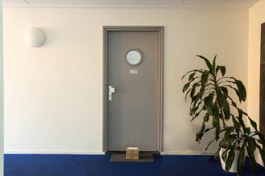 Paket ön kapıya teslim edildi, evde kimse yok. Online alışveriş