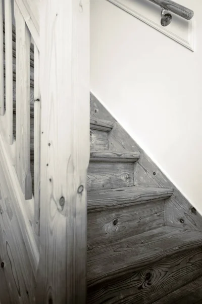 Clean and new wooden staircase in modern home interior close-up — Stock Photo, Image