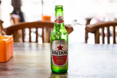 Bali Endonezya, 2019 Eylül 20, Bir barda Marka Bintang Bira, Heineken bir parçası