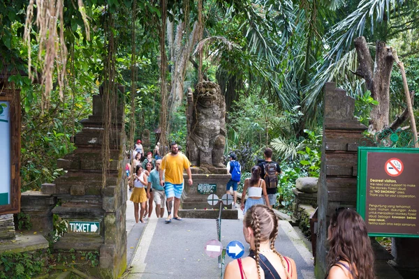 Bali Indonézia Ubud, 20 szeptember 2019, Monkey Forest bejárat — Stock Fotó