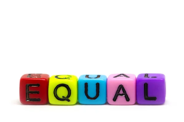 Cubos em cores arco-íris com a palavra Igual isolado no fundo branco, cores coloridas lgbt ou conceito de gênero , — Fotografia de Stock
