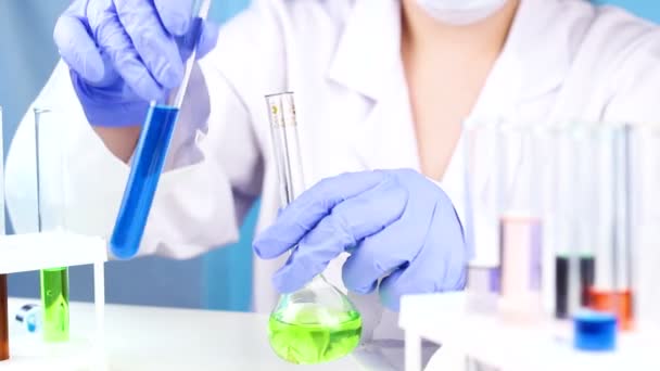 Scientist Mixed Color Liquid Glass Test Tubes Close — Stock Video