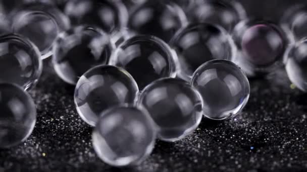 Bolas Agua Crystal Gel Rotación Textura Brillo Negro Oscuro Primer — Vídeo de stock