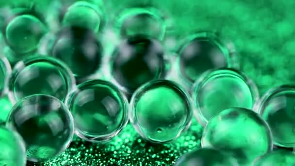 Μπάλες Νερό Crystal Gel Για Πράσινη Λάμψη Υφή Περιστροφής Εσωτερικη — Αρχείο Βίντεο
