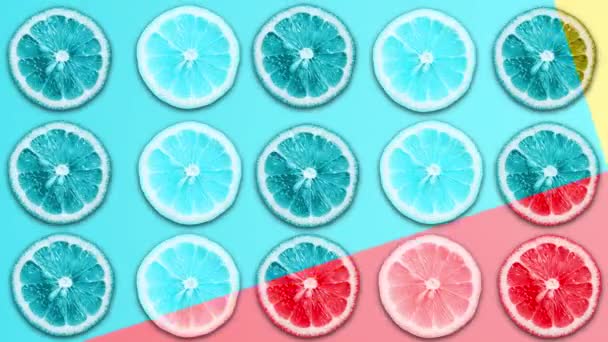 Abstrakte Farbanimation von Zitrone und Grapefruit auf verschiedenen Pastellhintergründen — Stockvideo