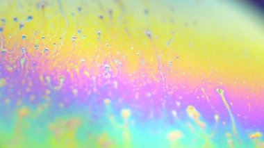 Soyut yaratıcı sabun köpükleri renk dokusu. 4k sıvı suda makro mürekkep rengini kapat. 