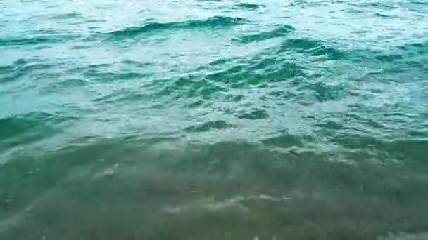 Ondas Agua Océano Con Textura Reflejos Salpicaduras — Vídeo de stock