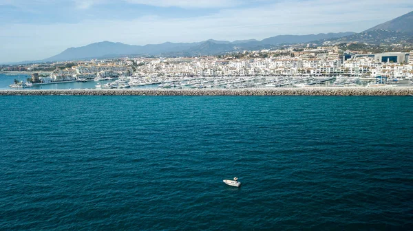 Navegando Fora Porto Puerto Banus Perto Marbella Sul Espanha Famosa Fotos De Bancos De Imagens