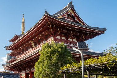 Tokyo, Japonya 'da zengin dekore edilmiş ünlü Senso-ji Tapınağı..