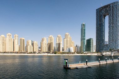 Dubai, Birleşik Arap Emirlikleri, 02 / 07 / 2020. Jumeirah Plaj Konutları Sahilinde Jumeirah Resort ve Spa inşaatı devam ediyor.. 