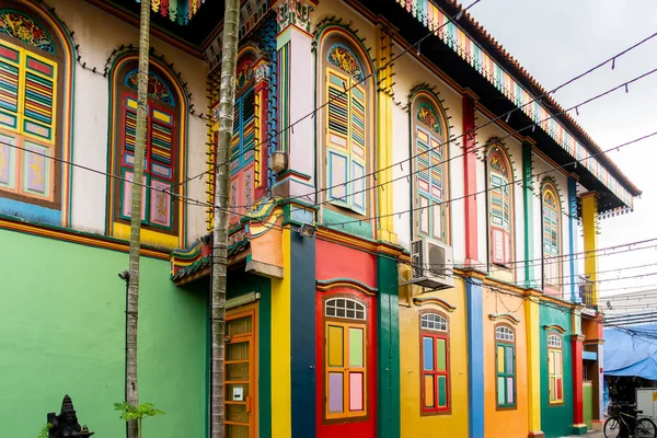 曾在新加坡的谭登纳别墅 位于小印度区的五彩斑斓的中国别墅 墙上雕刻精美 外墙色彩鲜明 令人叹为观止 — 图库照片