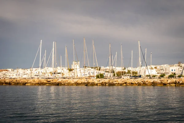 Rangée Voiliers Amarrés Dans Marina Village Côtier Naoussa Île Paros — Photo