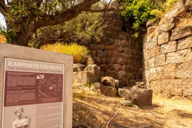 MILOS, Yunanistan, 31 / 05 / 2019. Bugün Trypiti 'de bulunan antik Melos şehrinin kalıntıları arasında ünlü Venus de Milo heykelinin yerini bulun..