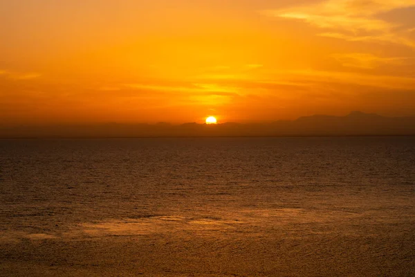 Mínima Puesta Sol Naranja Sobre Mar Rojo Las Montañas Sudanesas — Foto de Stock