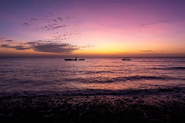 Pôr Sol Mágico Roxo Laranja Com Nuvens Cirros Sobre Oceano — Fotografia de Stock