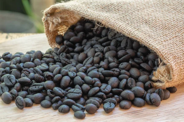 Mörkrostade Kaffebönor Små Säckar — Stockfoto
