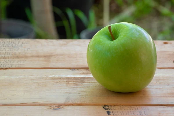 Lugar Manzana Verde Fresca Mesa Madera — Foto de Stock