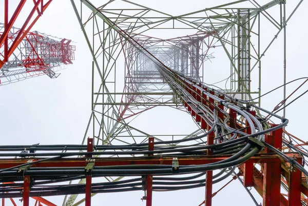 Regardés Vers Haut Tour Télécommunication Par Jour Brumeux Voir Formulaire — Photo