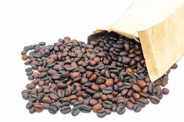 Rostade Robusta Kaffebönor Hälls Brun Papperspåse Vit Bakgrund — Stockfoto