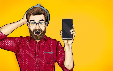 Çizgi roman tarzı elinde telefon ile çekici gülümseyen hippi özellikleri içinde. Pop art adam akıllı telefon tutarak şapkalı. Dijital reklam erkek model cep telefonunuzun ileti veya yeni app gösterilen. 