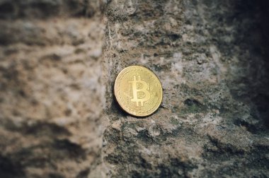 bitcoin kaya zemin üzerine altın sikke madencilik bitcoin